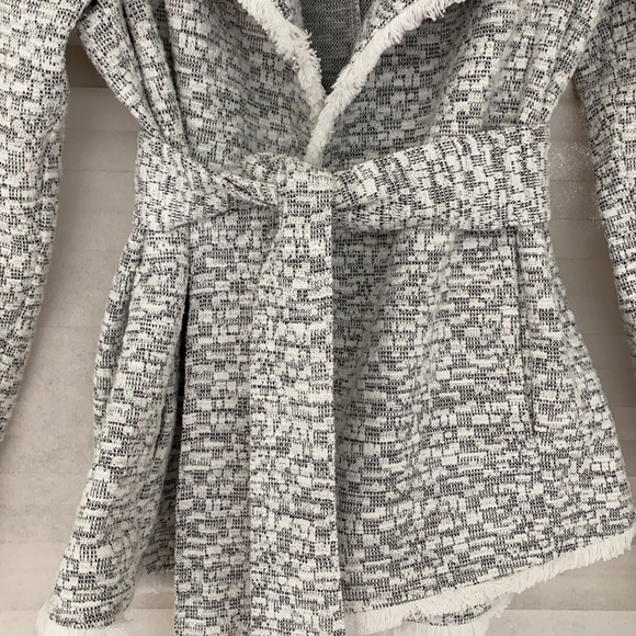 ❤️Host Pick❤️ Club Monaco Belted Blazer - Picture 13 of 13